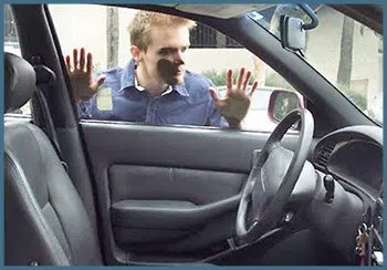 Phoenix Quickly Locksmith Phoenix, AZ 602-687-4458 - 19-locked-keys-in-car